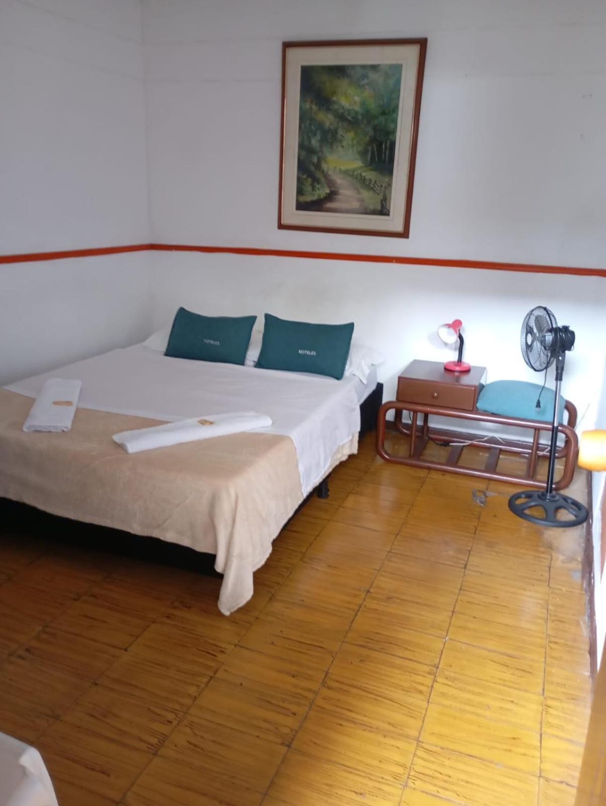 Hotel Colonial Armenia Ro Exterior photo